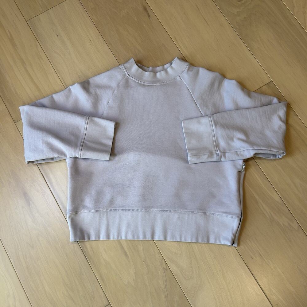 ON Cloud - ON Running Crew Crop Sweatshirt *Stain Women’s Medium